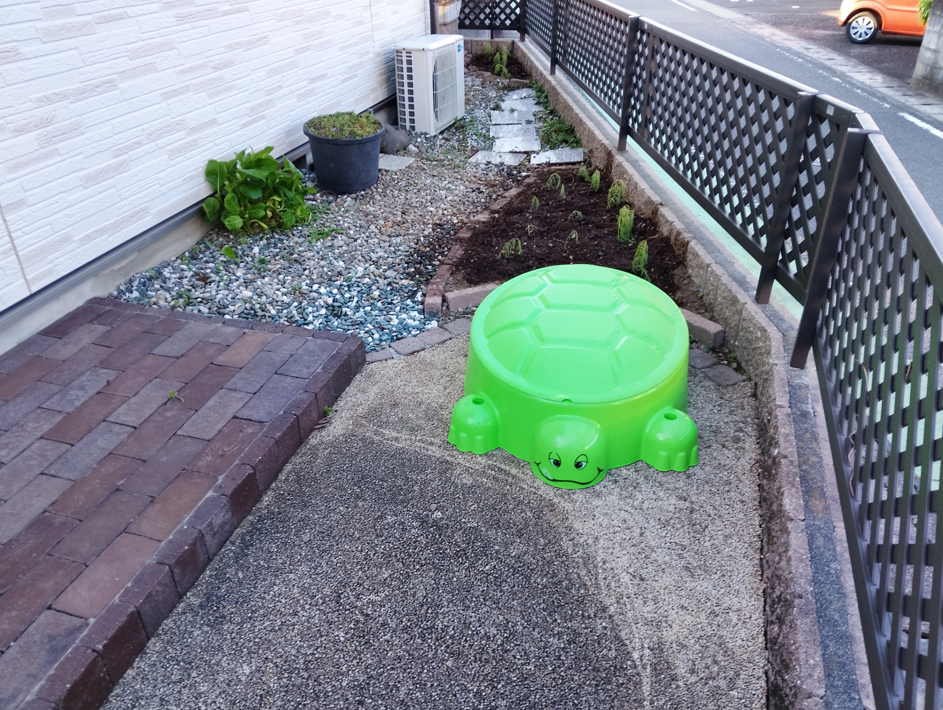カメの「あゆみ」遠景